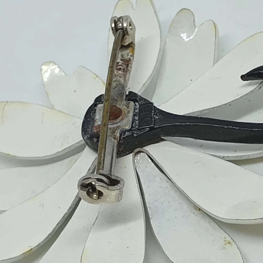 * vintage signed JJ large black & white flowers pin brooch